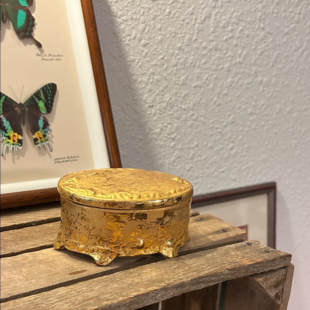 Luxurious Gold Ceramic Keepsake Box